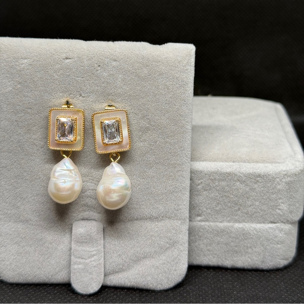 Elegant Gold and Pearl Drop Earrings